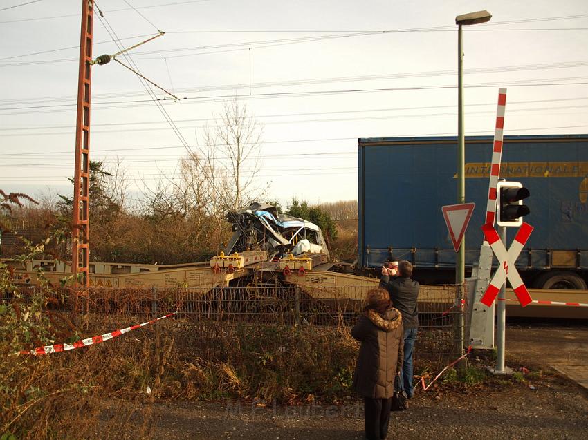 Schwerer VU Bus Zug Düsseldorf P006.JPG